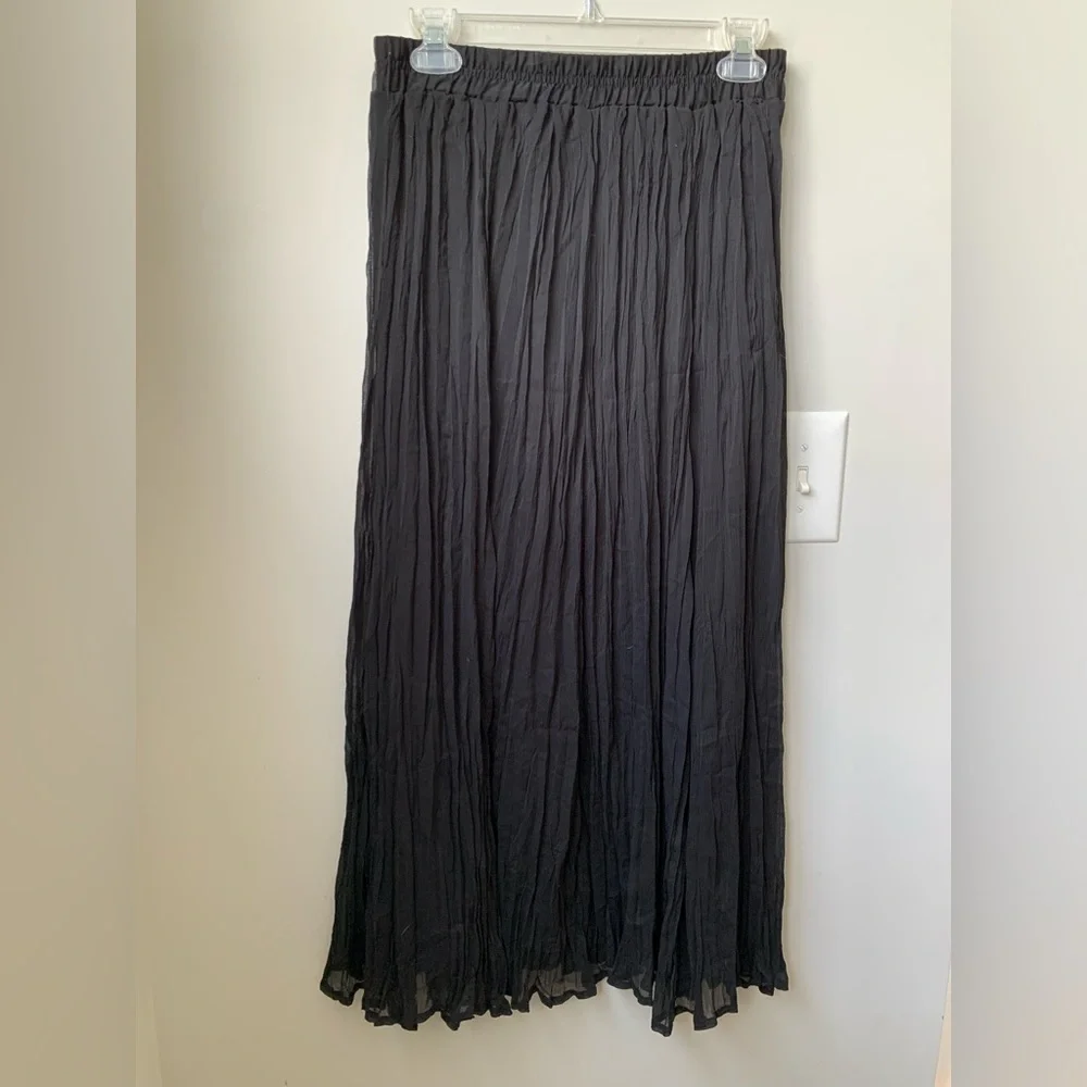 ROZ & ALI Women’s Black Sheer Crinkle Overlay Solid Black Slip Maxi Skirt